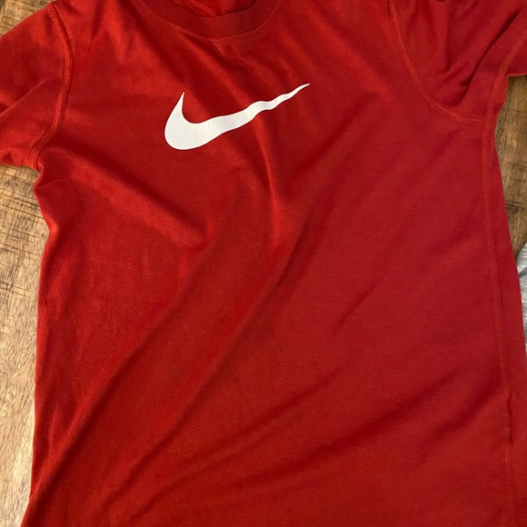 Nike size small set of 2 tee shirts red and gray logo boys - Picture 2 of 4